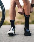 COMPRESSPORT κάλτσες κλασικές - PRO RACING SOCKS V4.0 ULTRALIGHT BIKE - μαύρο/λευκό