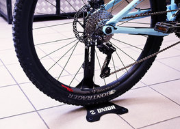 UNIOR σταντ - STAND - μαύρο