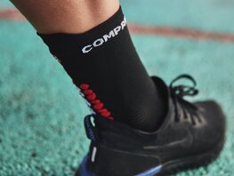 COMPRESSPORT κάλτσες κλασικές - PRO RACING  V4.0 RUN HIGH - μαύρο/κόκκινο